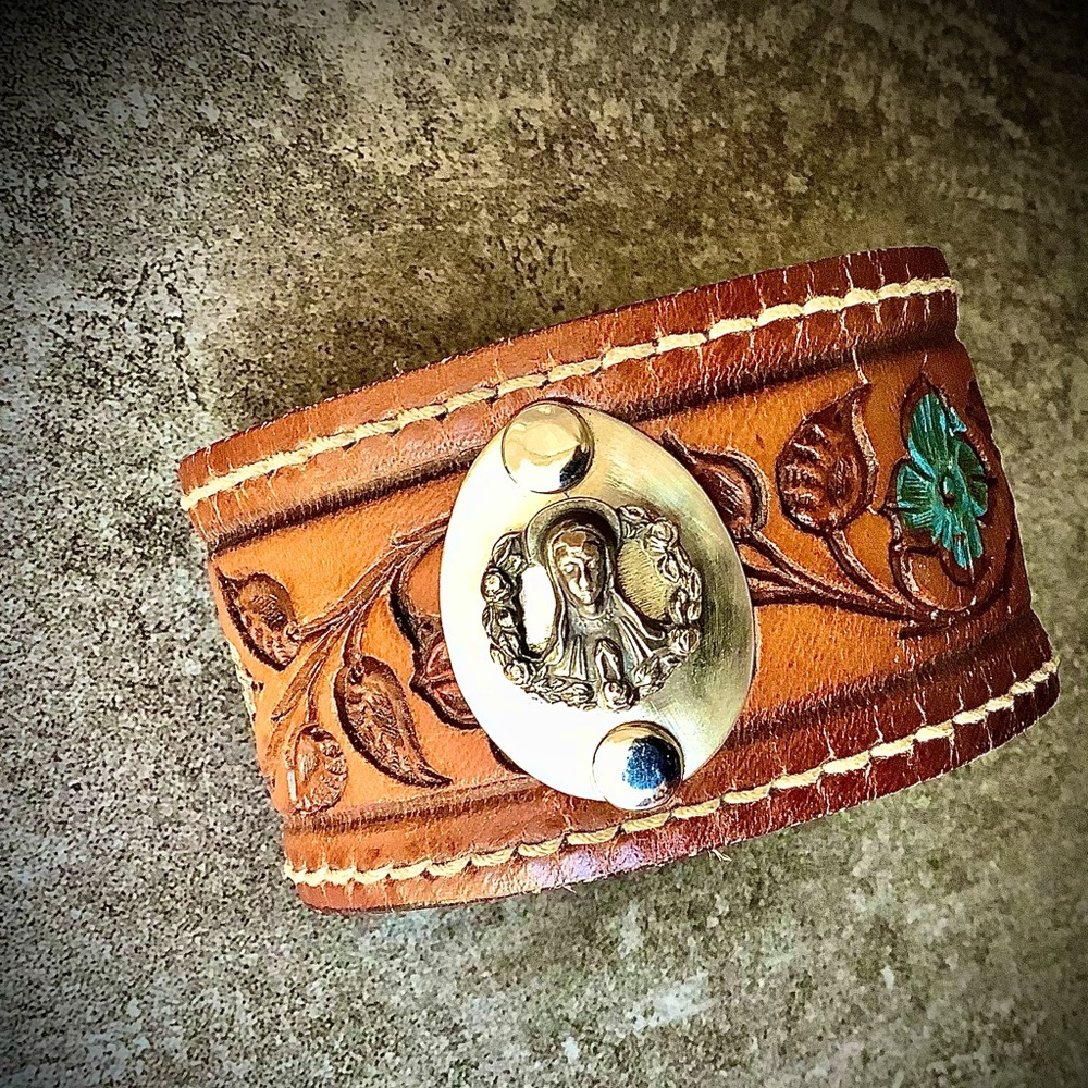 Leather cuff, up to 7” wrist